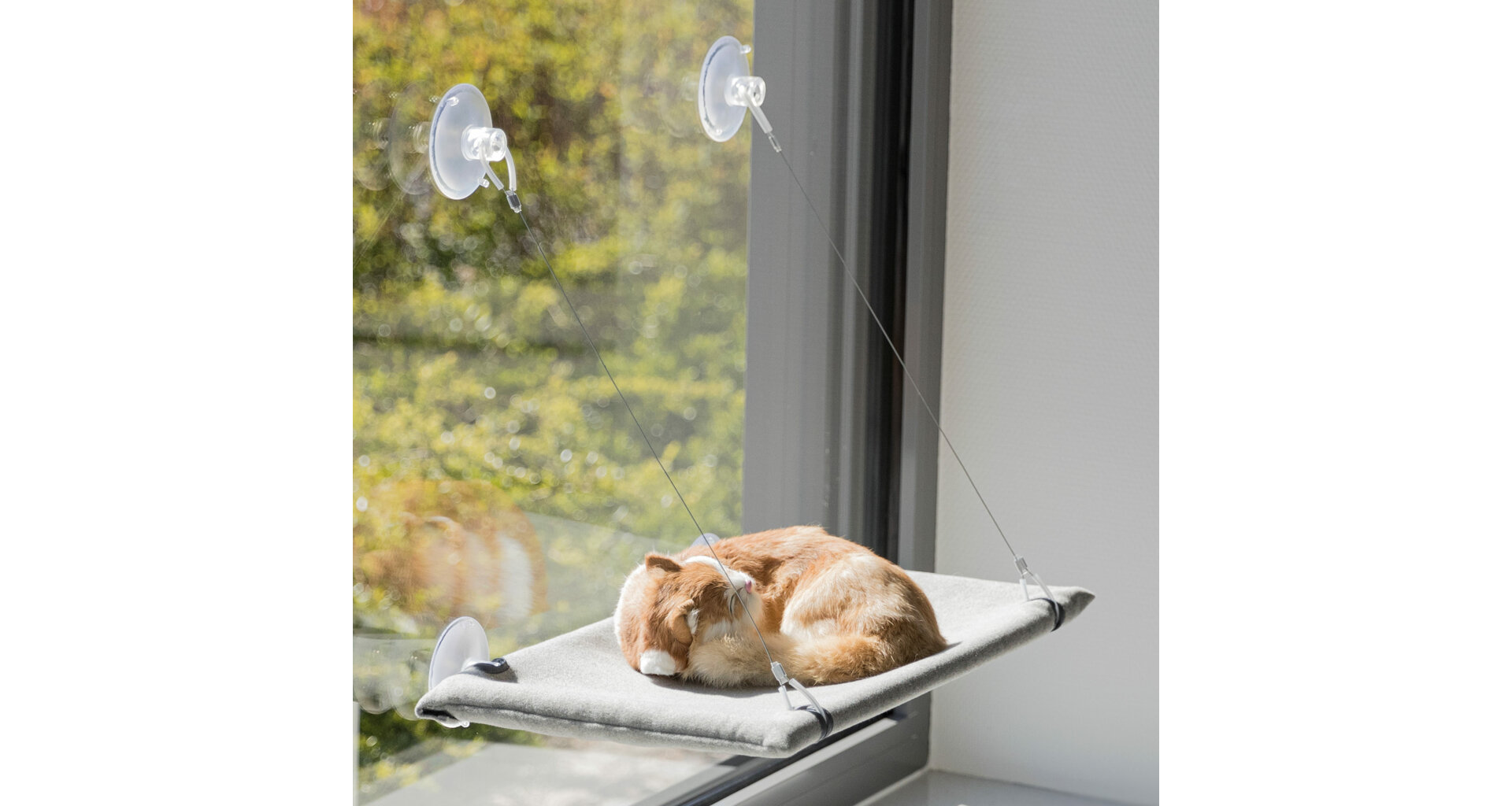 TRIXIE Odpočívadlo k připevnění na okno, velur, 50 x 30 cm, šedá