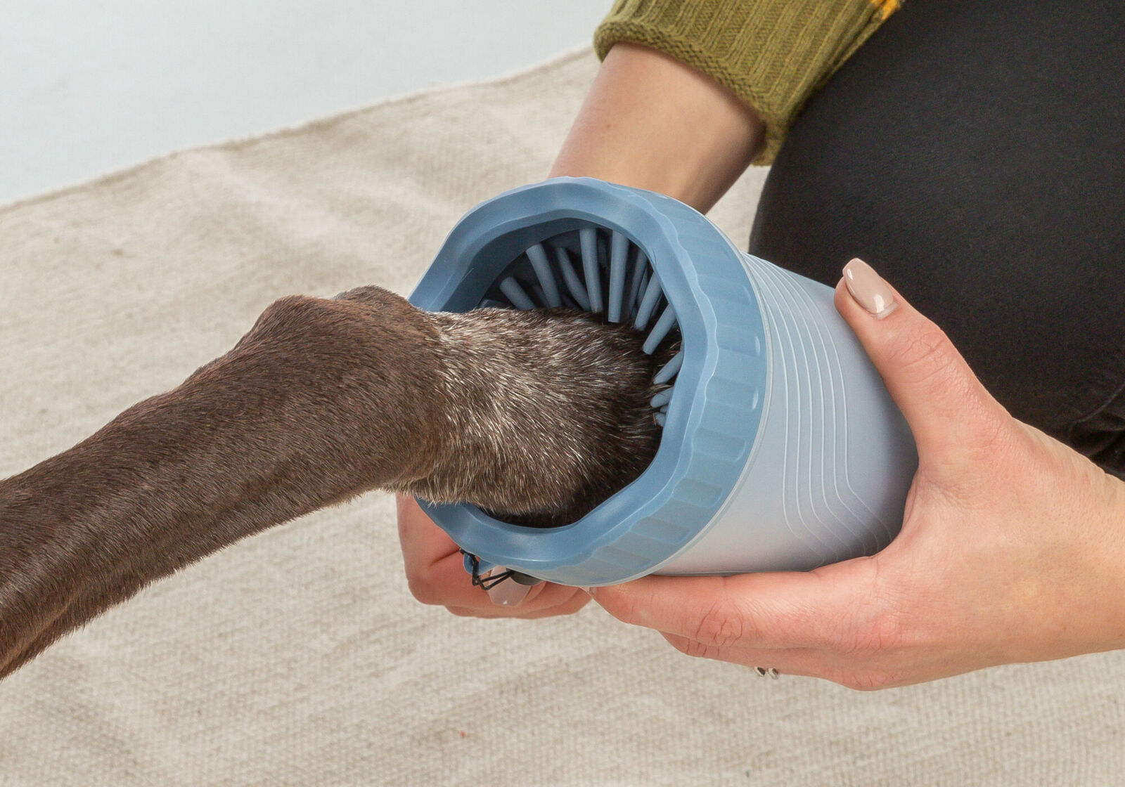 TRIXIE PAW CLEANER - kalíšek k čištění tlapek, silikon/plast, modrá S-M